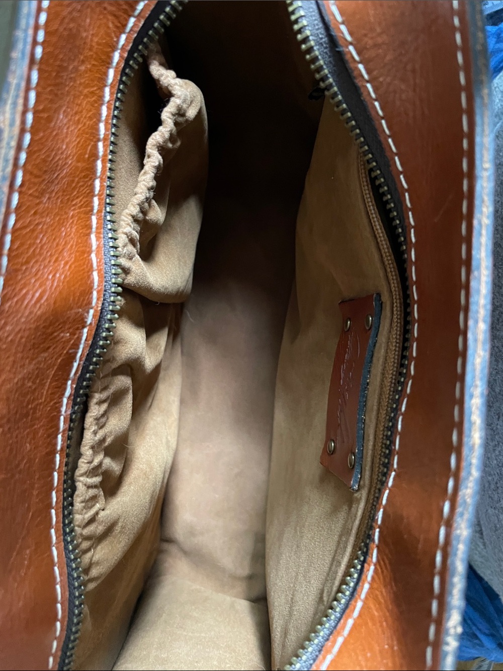 Patricia Nash, leather Beaumont crossbody has some scuff marks. - Picture 14 of 16
